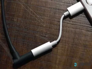 تبدیل اصلی لایتنینگ به aux جک 3.5 میلیمتری اپل Apple Lightning To 3.5mm Headphone Jack Adapter