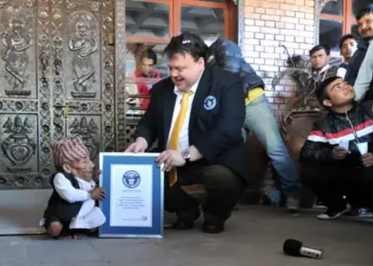 چاندرا مردی از نپال کوتاه ترین مرد جهان